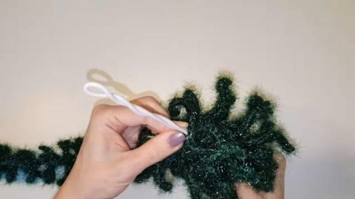 Очаровательная ёлочка из пряжи