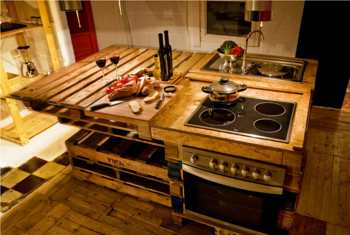 Очаровательные примеры бюджетной мебели и предметов декора из паллет