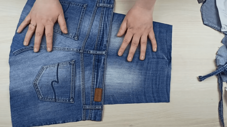 Полезная вещь для кухни из остатков джинсы