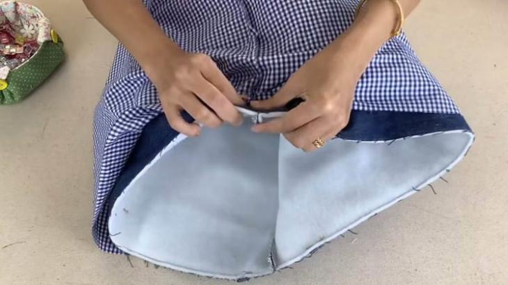 Простая в пошиве корзинка из старых джинсов