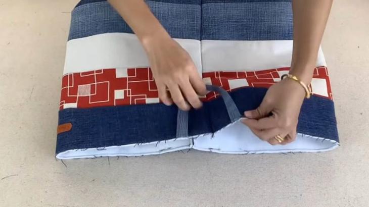 Простая в пошиве корзинка из старых джинсов