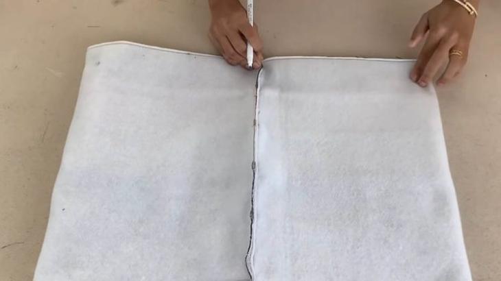 Простая в пошиве корзинка из старых джинсов