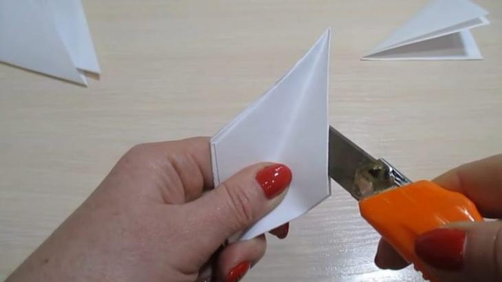 Пушистая снежинка своими руками