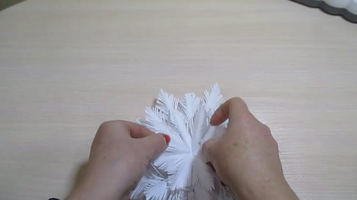 Пушистая снежинка своими руками