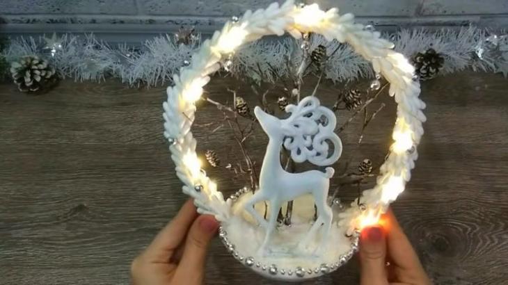 Рождественская композиция из простой проволоки