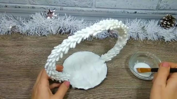 Рождественская композиция из простой проволоки