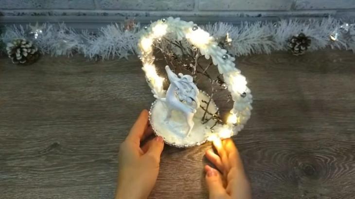 Рождественская композиция из простой проволоки