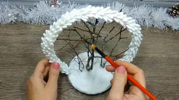 Рождественская композиция из простой проволоки