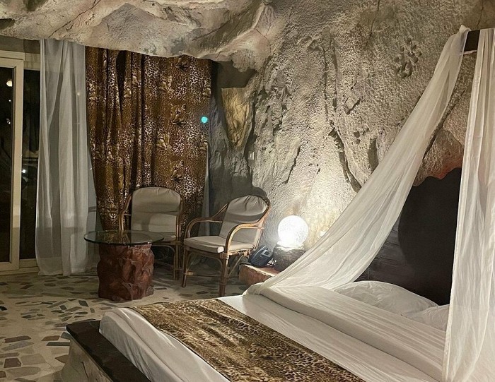 «Странно себя чувствуешь только в первый день»: туристка рассказала об отдыхе в пещерном отеле в Хургаде