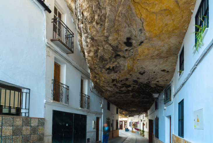 Уникальные города планеты, которые разместились прямо в скалах