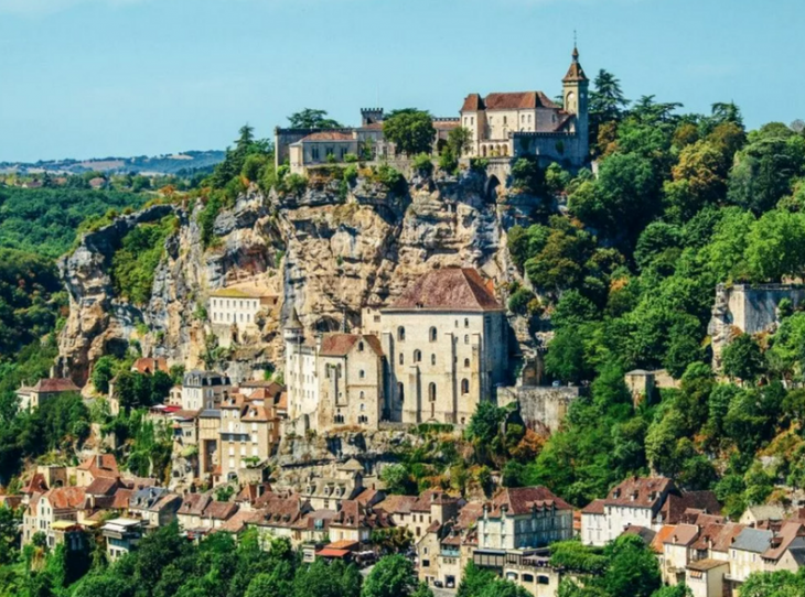 Уникальные города планеты, которые разместились прямо в скалах