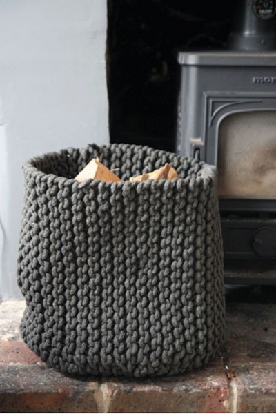 Вязаные корзины, которые круто украсят интерьер