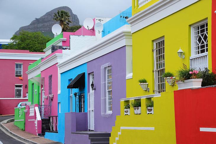 10 очаровательных городов с самыми яркими домами