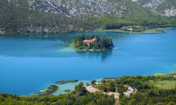 10 самых миниатюрных населенных островов мира