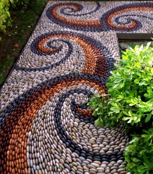 14 ярких мозаик, которые можно создать во дворе своими руками