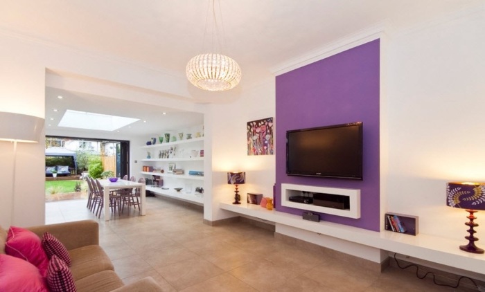 20 великолепных примеров, как можно оживить зону для просмотра телевизора