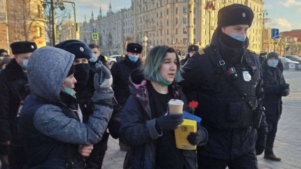 В России проходят антивоенные акции после вторжения на Украину