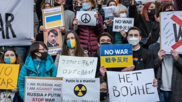 "Путин, останови войну". Во всем мире протестуют в защиту Украины
