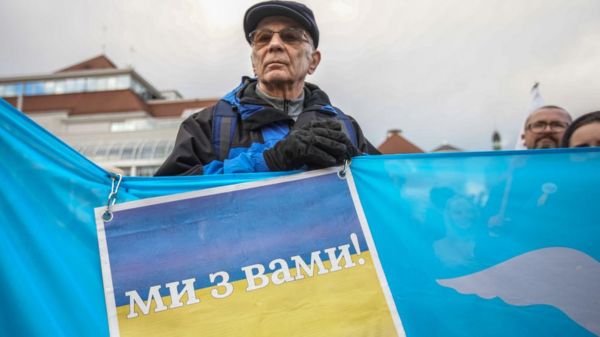 "Путин, останови войну". Во всем мире протестуют в защиту Украины