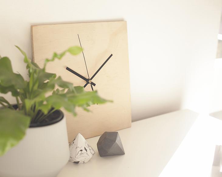 60 чудесных примеров настенных часов, которые вы захотите сделать