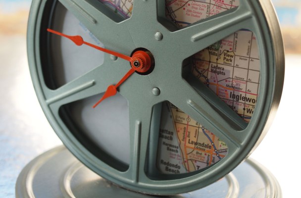 60 чудесных примеров настенных часов, которые вы захотите сделать