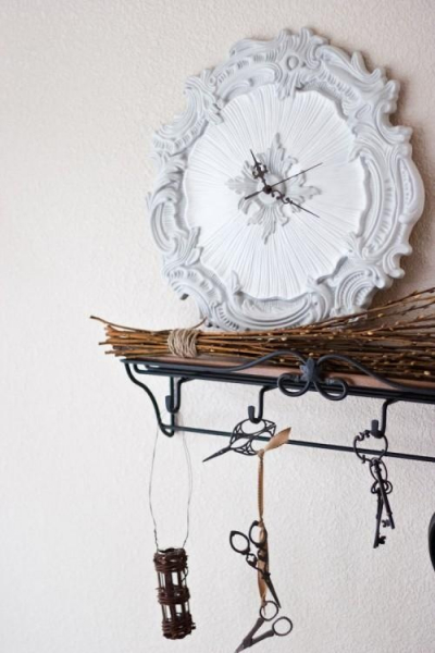 60 чудесных примеров настенных часов, которые вы захотите сделать