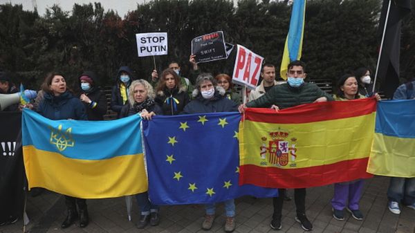 Война на Украине, день второй. Фотографии