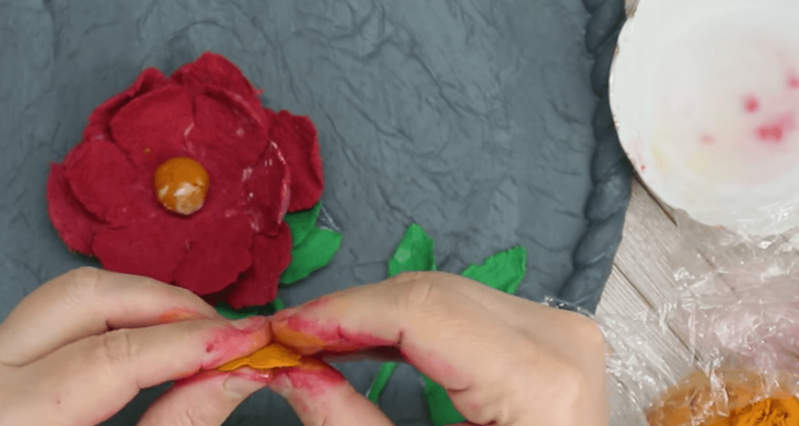 Идея использования лотков от яиц для украшения интерьера