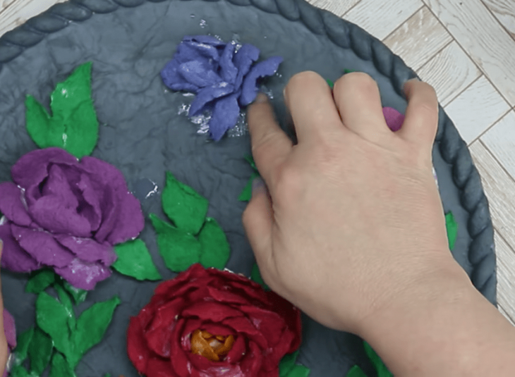 Идея использования лотков от яиц для украшения интерьера