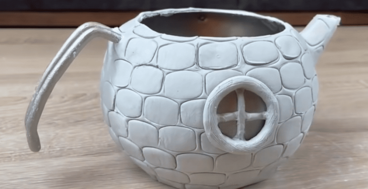 Интерьерная вещица из самого простого старого чайника