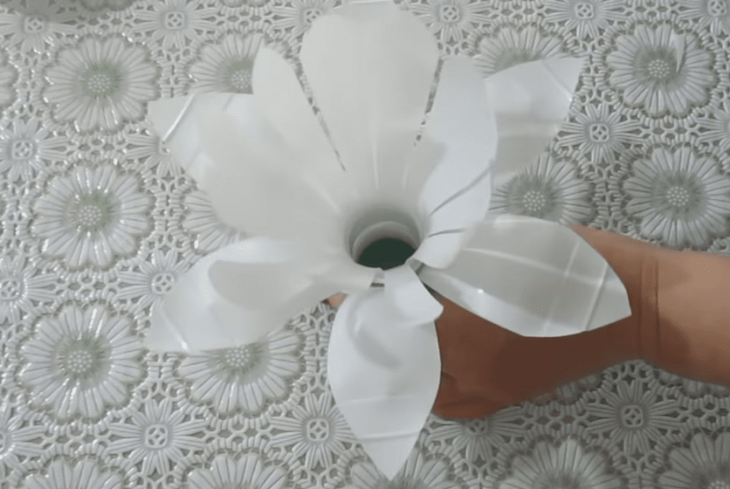 Оригинальный декор из пластиковых бутылок