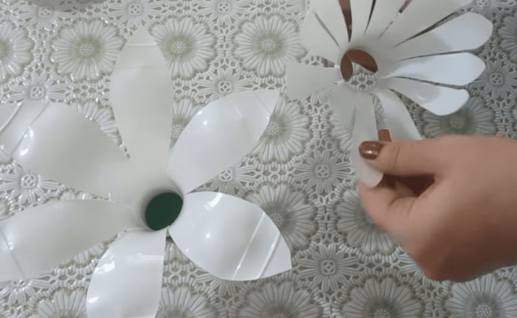 Оригинальный декор из пластиковых бутылок