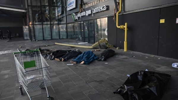 Война в Украине, день 26-й: ракетный удар по Киеву, ультиматум о сдаче Мариуполя, обстрел химического предприятия в Сумах