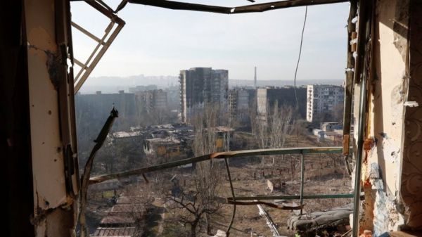 Могила для российского солдата, руины и жизнь под землей. 33-й день войны России против Украины в фотографиях