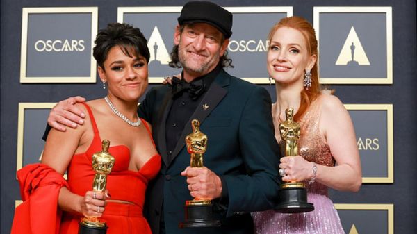 Премия "Оскар"-2022: Уилл Смит получил первую награду и затеял драку, лучший фильм &ndash; "CODA: Ребенок глухих родителей"