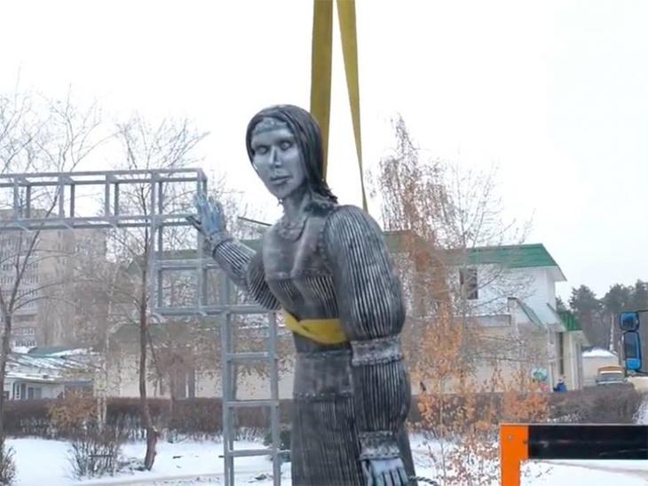 4 самых странных и неоднозначных памятника России