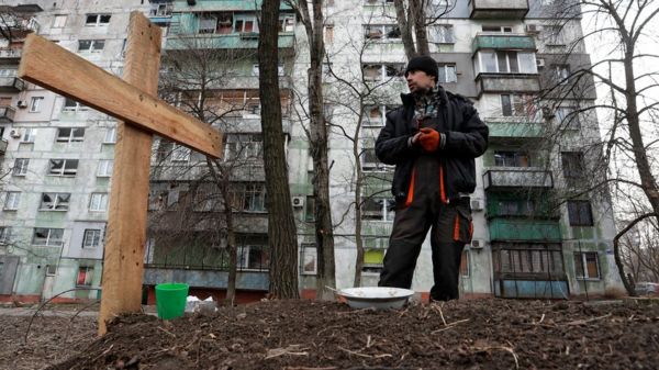 Российские войска под Киевом перегруппируются, автобусы Красного Креста поедут в Мариуполь. 36-й день войны против Украины