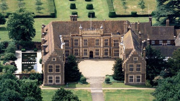 Усманов утверждает, что вывел свою собственность в Британии из-под санкций