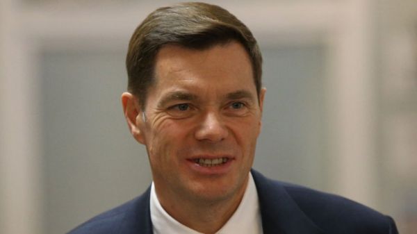 За что ЕС ввел санкции против российских олигархов - и что они об этом говорят?