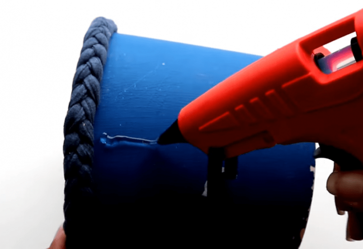 Дизайнерская вещь из обычного пластикового ведра