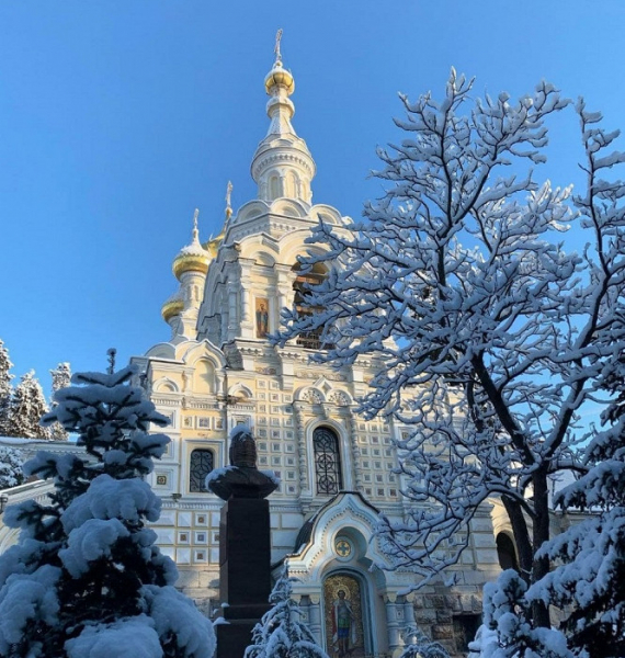 Душ по часам, заборы и лечение на совесть: туристка рассказывает о санаторном отдыхе в Ялте