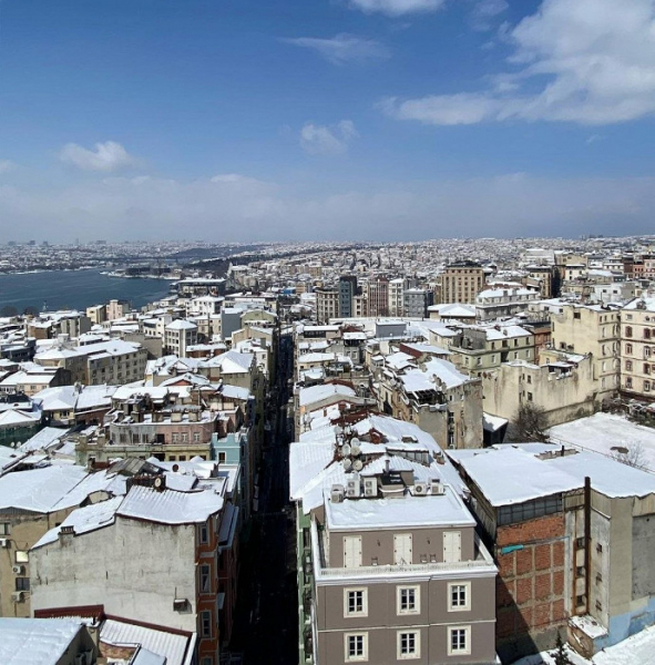 Двухчасовые очереди, паника и взбунтовавшаяся погода: россиянка рассказывает об отдыхе в Стамбуле в марте