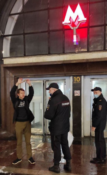 "Нет войне": как в России наказывают за пацифистские надписи