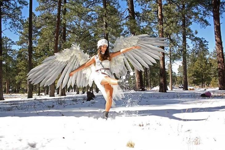 Художница создает огромные реалистичные крылья