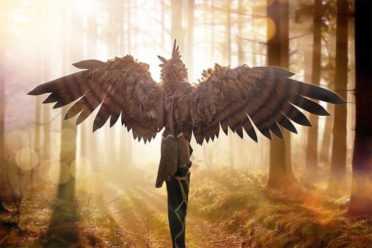 Художница создает огромные реалистичные крылья