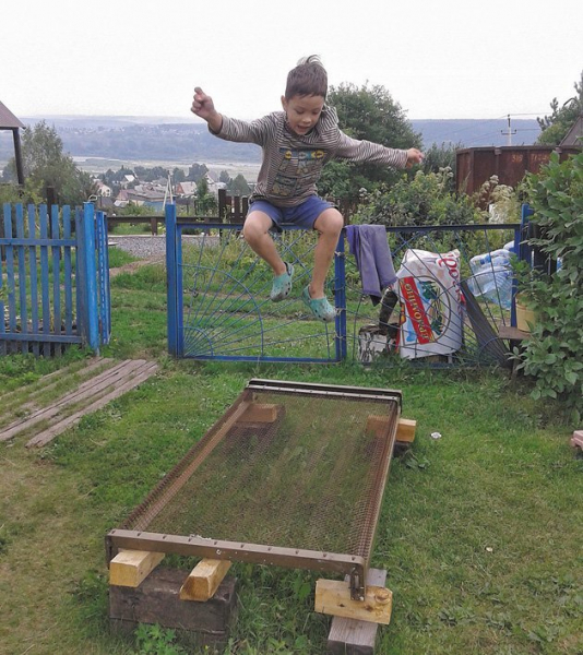 Когда польза очевидна: 17 идей использования старой кровати