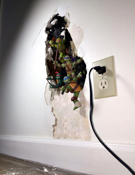 Практичные идеи, которые быстро и идеально скроют дефекты подпорченных вещей