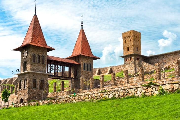 Сказочные места: 12 тематических парков в России