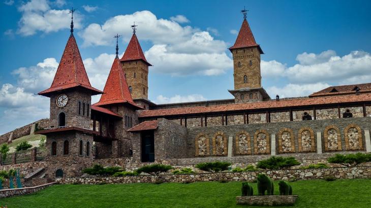 Сказочные места: 12 тематических парков в России