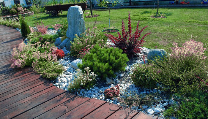 Создаем великолепные клумбы из подручных материалов